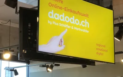 Werbe- und Informationsbildschirm zur Kundenbegrüssung